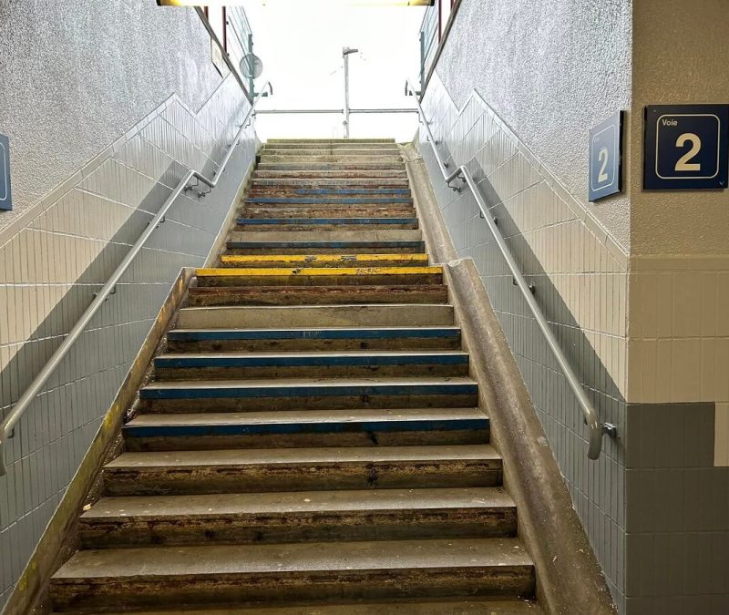 peinture-exterieure-escaliers-gare-apres