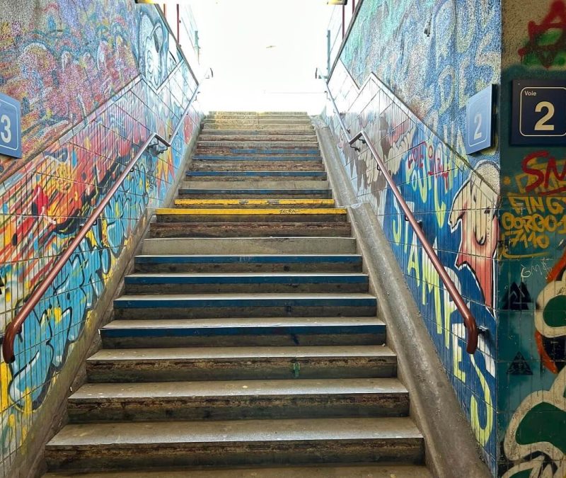 peinture-exterieure-escaliers-gare-avant